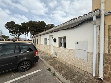 Lovely 4 bedroom 2 bathroom Reformed Townhouse in Pinoso