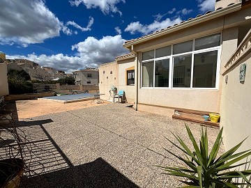 Preciosa villa de 3 dormitorios y 2 baños con piscina