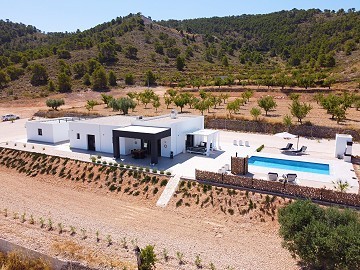 Moderne neue Villa mit 3 Schlafzimmern und 3 Bädern, Pool und Garage, in 5 Monaten fertig.