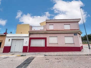 Charming Town House with Garage in Pinoso