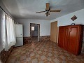 Prachtige villa met 5 slaapkamers en 1 badkamer nabij de stad Sax in Alicante Dream Homes Castalla 