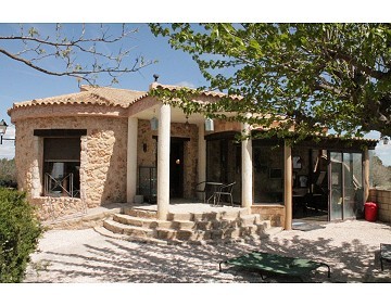 Belle maison de campagne de 3 chambres et 2 salles de bains à Villena.