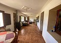 Landhaus mit 3 Schlafzimmern, einem Apartment im Nebengebäude mit 2 Schlafzimmern und einem Studio mit 1 Schlafzimmer in Sax. in Alicante Dream Homes Castalla 