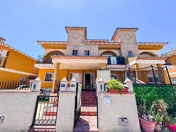 Charming 2-Story Semi-Detached House in Cox, Alicante