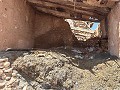 Ruine in Pinoso mit genügend Land zum Bau einer neuen Immobilie in Alicante Dream Homes Castalla 