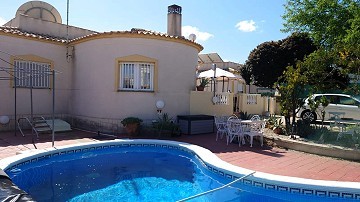 Freistehende Villa mit privatem Pool