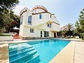 Villa met 5 slaapkamers in La Zenia in Alicante Dream Homes Castalla 