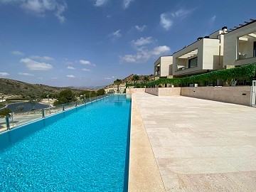 Mooie villa met 2 slaapkamers en 2 badkamers in Monforte del Cid (Del Llop Golf Resort).