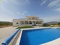 Prachtige villa met 6 slaapkamers en 5 badkamers in Pinoso. in Alicante Dream Homes Castalla 