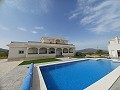 Prachtige villa met 6 slaapkamers en 5 badkamers in Pinoso. in Alicante Dream Homes Castalla 