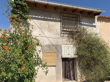 Prachtige grotwoning met potentieel 4 slaapkamers, garage en tuin