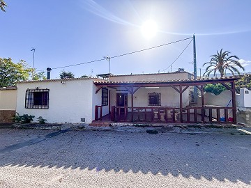 Ruime grotwoning met grond in Casas del Señor