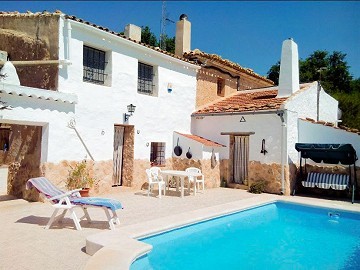 Acogedora casa rústica con piscina y vistas panorámicas, posibilidad de casa rural (B&B)