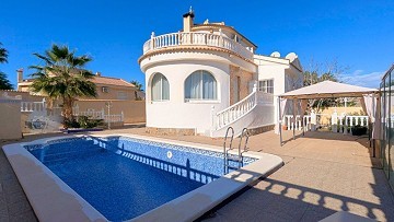Lovely Luxury 3 Bedroom 2 bath Villa in Lo Pepin, Quesada.