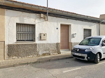 Huis met 3 slaapkamers en grote binnenplaats in Pinoso